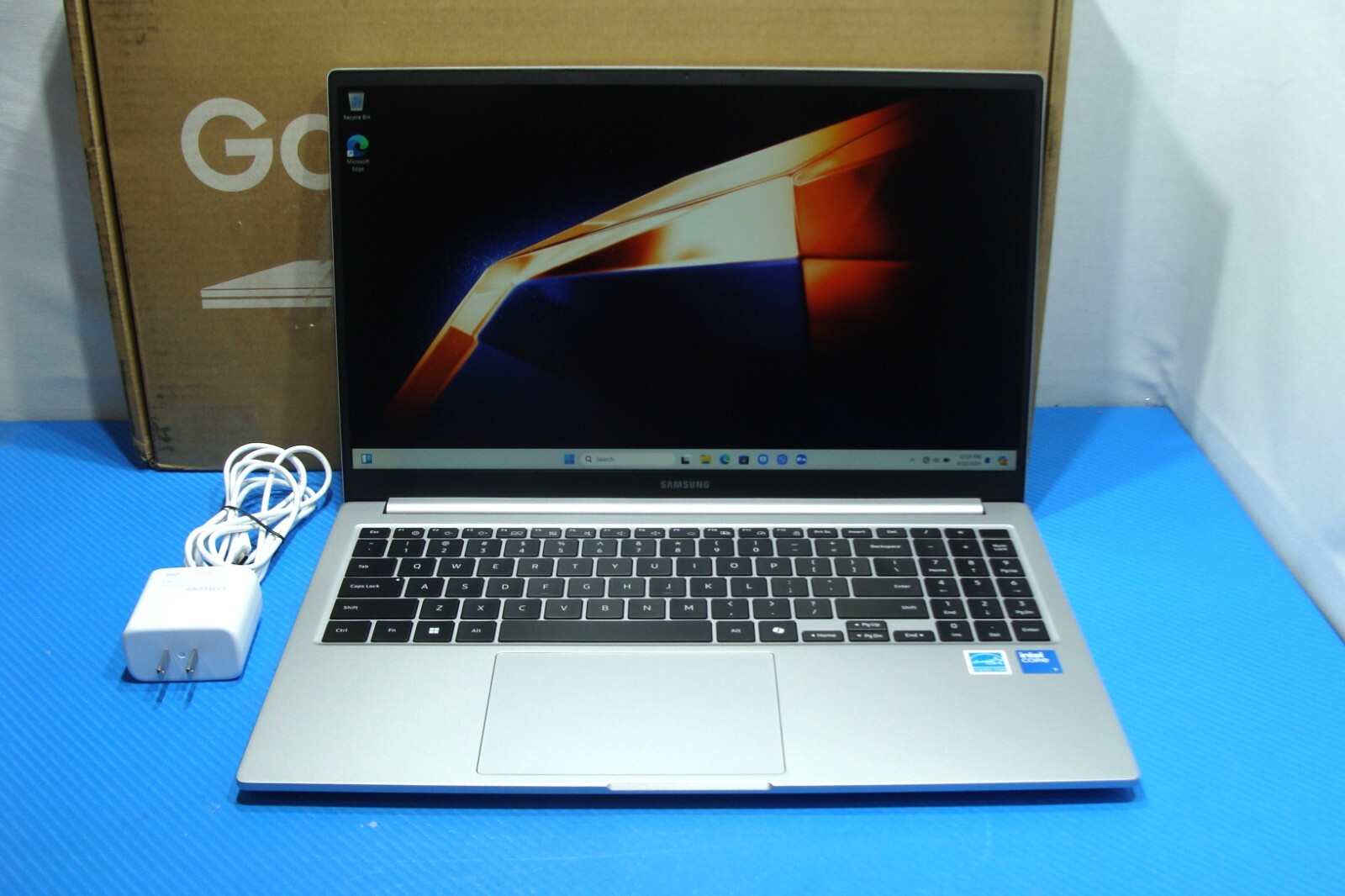 Ordinateurs Portables Samsung 750Xgk Intel Core i5 8 Go Ram 0 Go Hdd 256Go SSD 15.4"