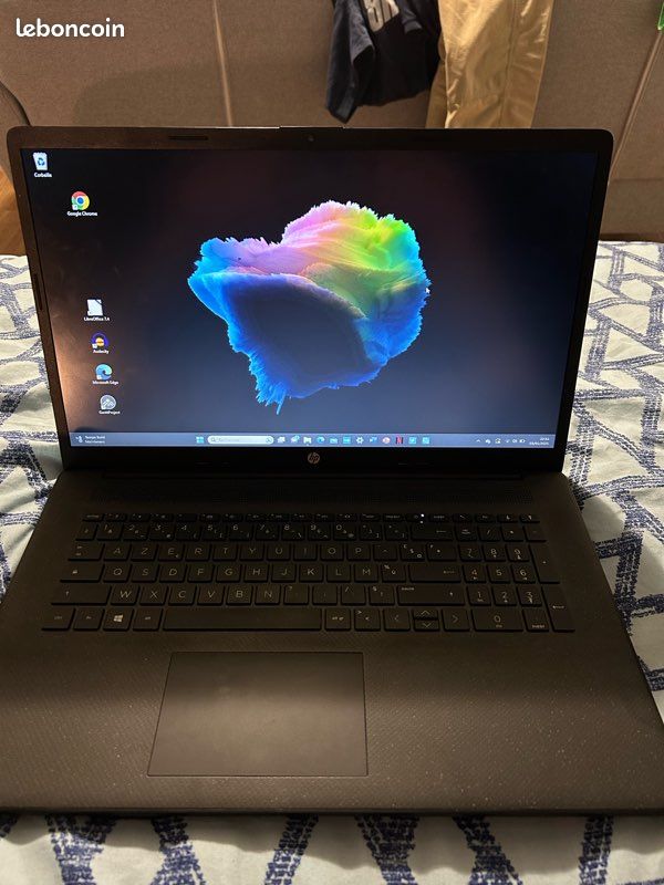 Ordinateurs Portables HP 17-Cp0Xxx Amd Ryzen 3 8 Go Ram 512Go SSD 17.3"